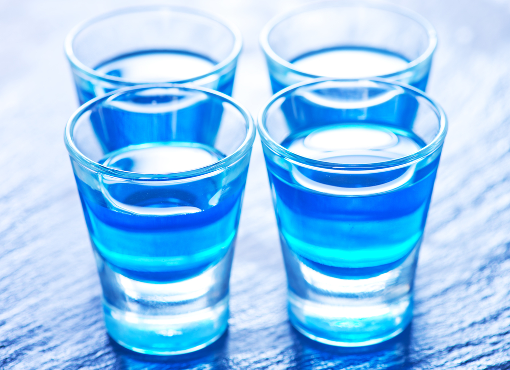 夜色中的微型诗 一杯蓝色酒精的姿态